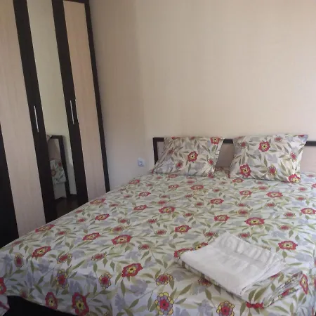 Apartment Lazur By The Sea